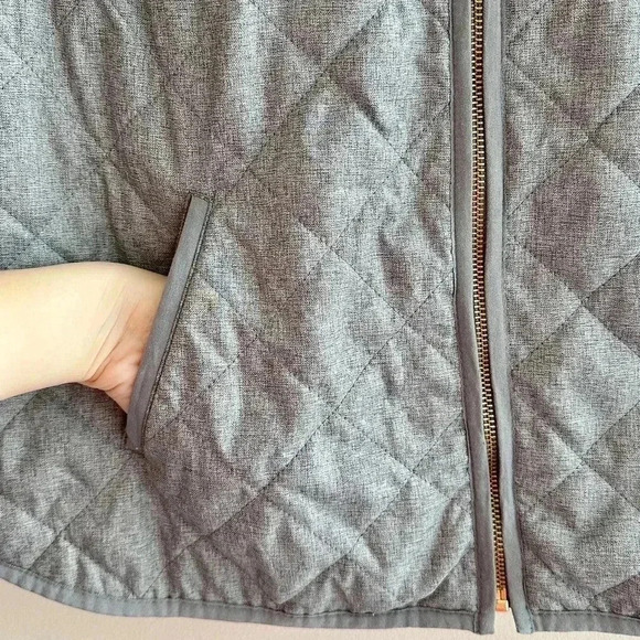 Old Navy Grey Quilted Vest, Gray Outdoor Vest, Puffer Vest, Size Large - Picture 5 of 16